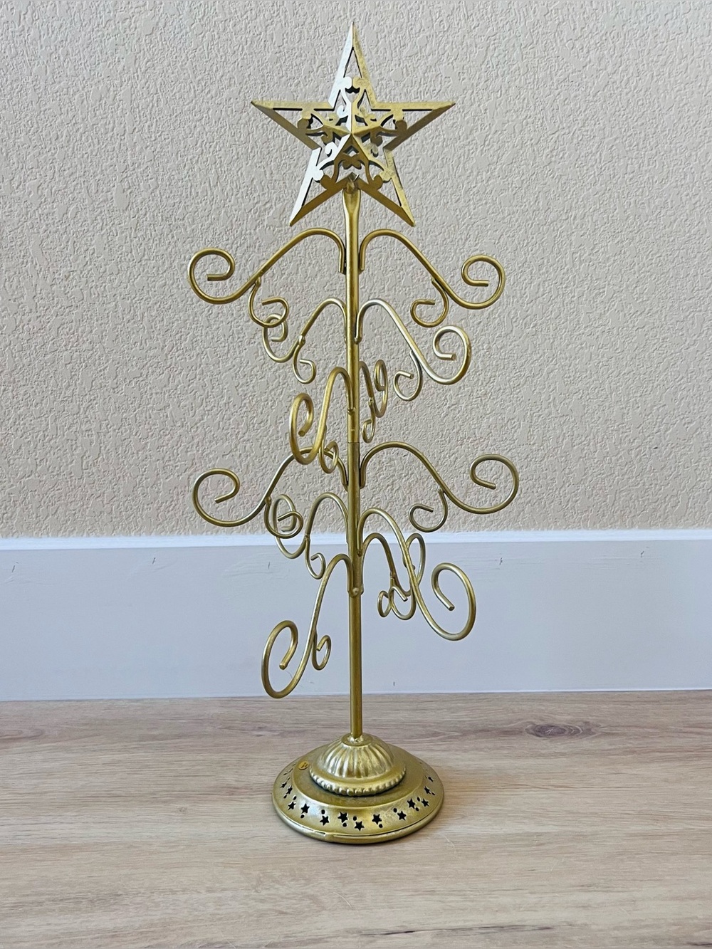 Metal Christmas Tree Ornament Holder
